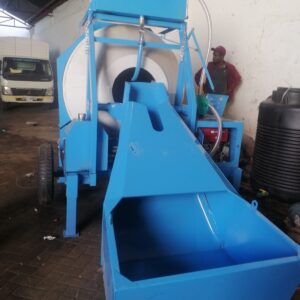 Self loading concrete mixer 560L
