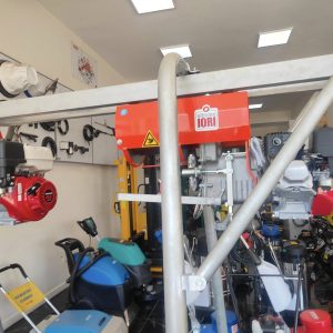 Iori concrete crane one tonne